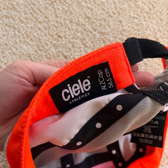 Ciele Running Hat - Picture 2 of 2